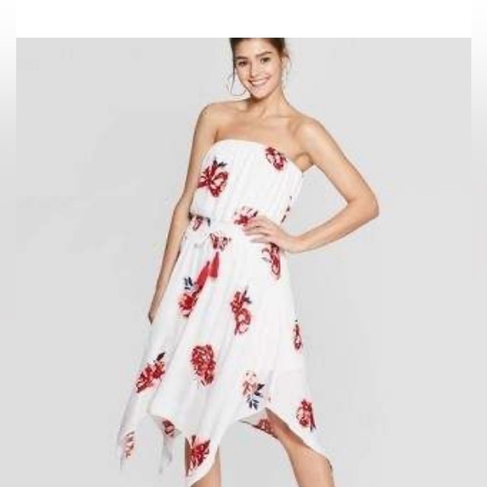 Xhilaration dress strapless in floral flowy lightweight size small